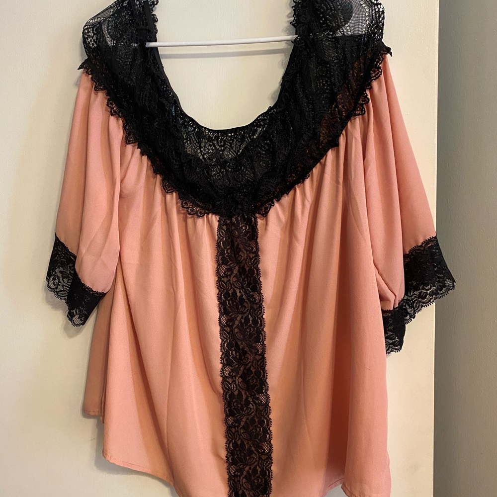 Flowy Lace Top - Picture 4 of 4